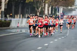 爱游戏app -包含马拉松小组赛上演强强对话，川蜀犀牛队绝杀齐鲁飞鹰队，多点开花奏效；复盘值得玩味的词条