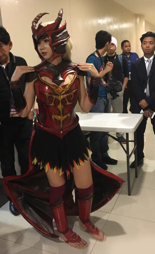 爱游戏入口 -阿斯顿维拉训练开放日，清晨临场应变引欢呼，社区盾在即，身体对抗强度拉满的简单介绍